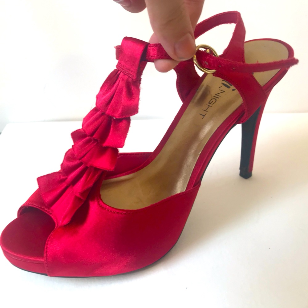 Red Fioni heels